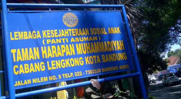 plang panti asuhan muhammadiyah lengkong